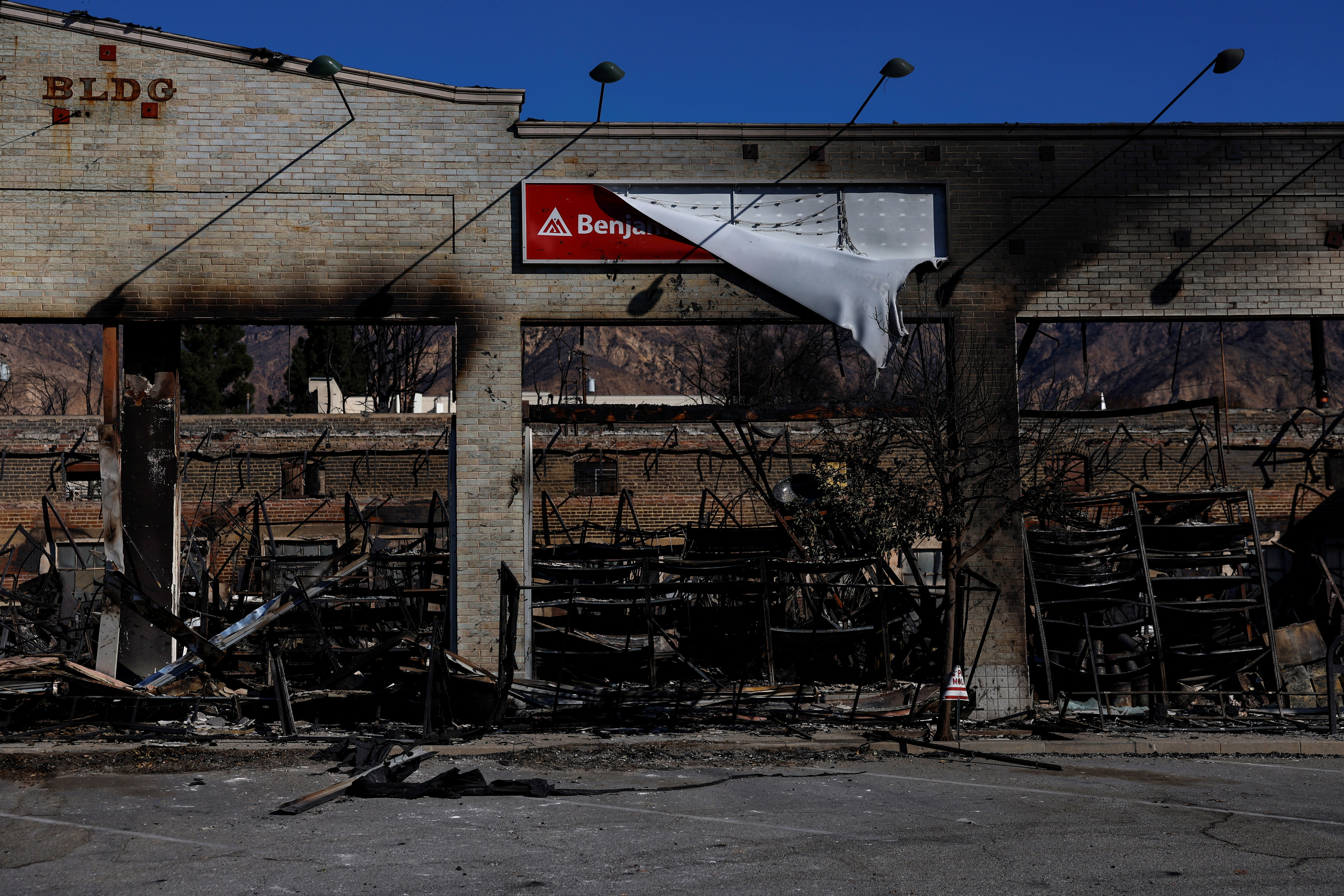 आग से करोड़ों का नुकसान